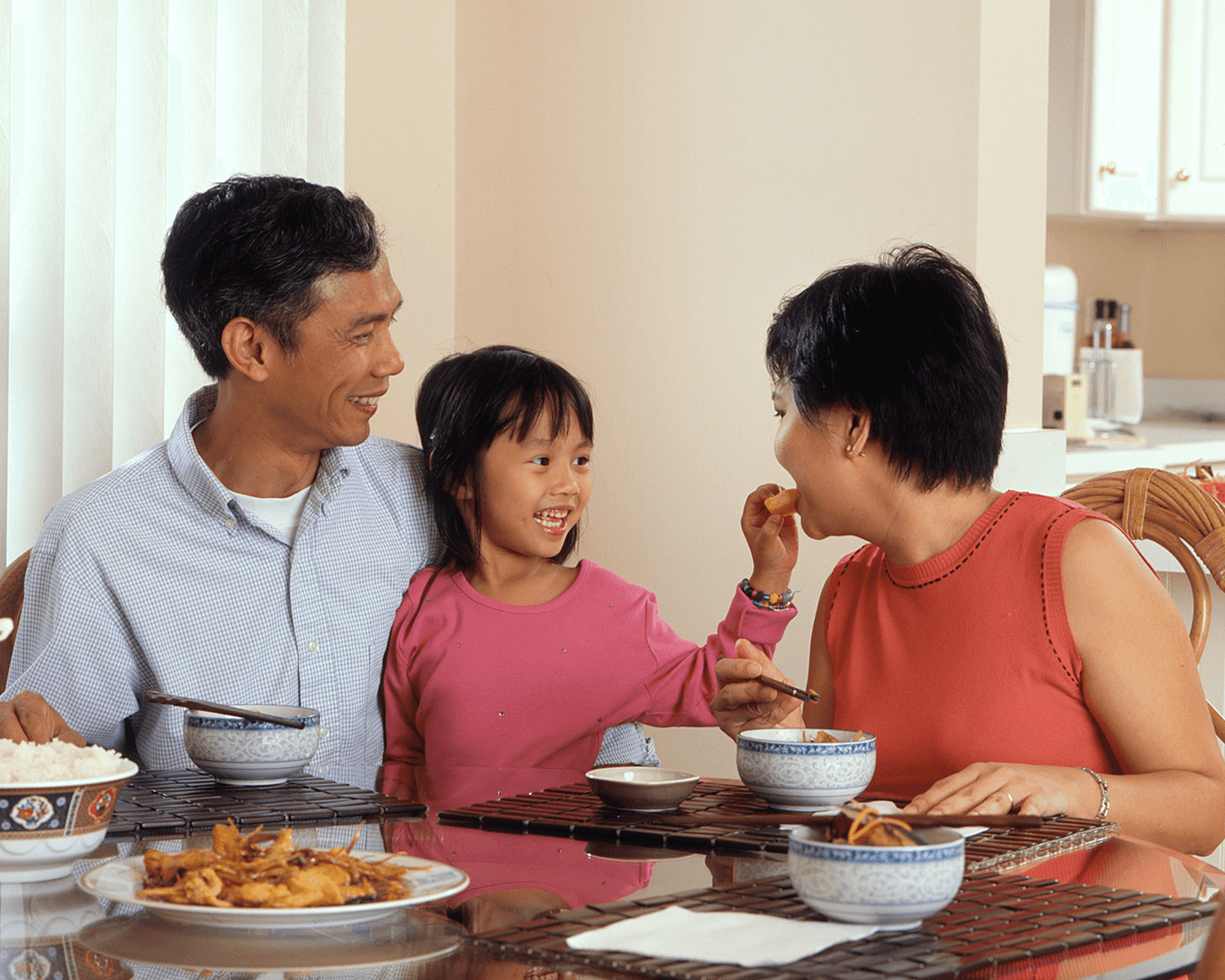 Familia comendo